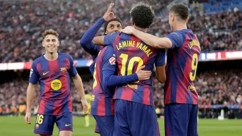 青春对决：里昂劲旅首度交锋，年轻力量能否掀翻豪门？