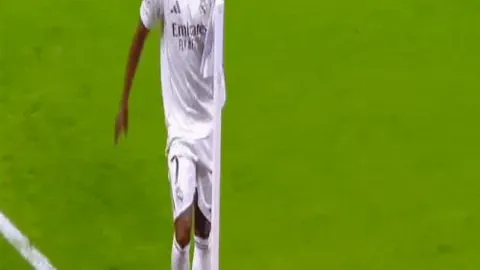 利拉德37分率雄鹿五连胜，公牛助力奇才终结12连败